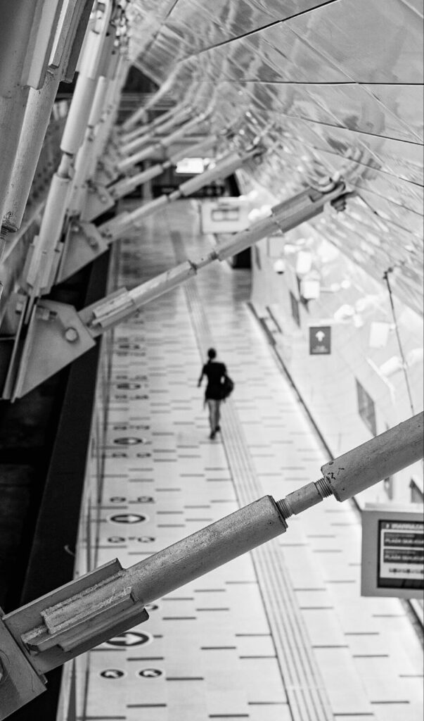“fotografía callejera en blanco y negro metro Santiago”

Título: Sin título 23.
Por: Mr. Palais.